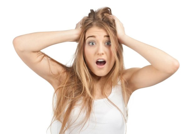 Испуганная девушка