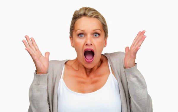 Испуганная женщина