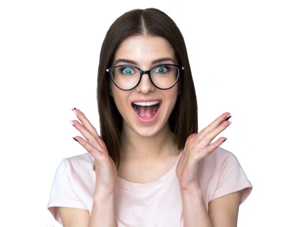 Удивленная девушка в очках