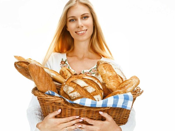 Девушка с хлебом