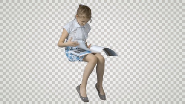 Девочка сидит на белом фоне