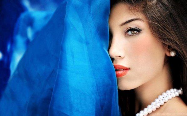 Красивые девушки в голубом