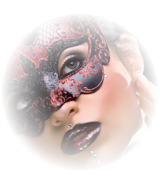 Девушка в маске