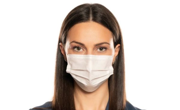 Человек в медицинской маске