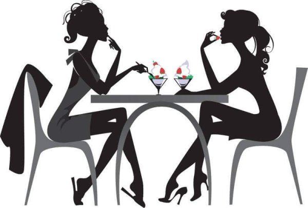 Силуэт девушки за столом