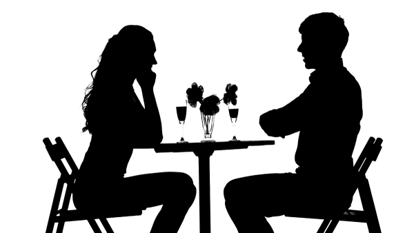 Силуэты за столом