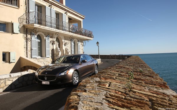 Коттедж с машиной