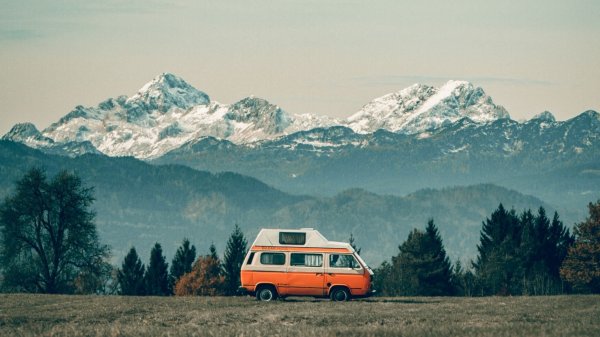Фургончик в горах