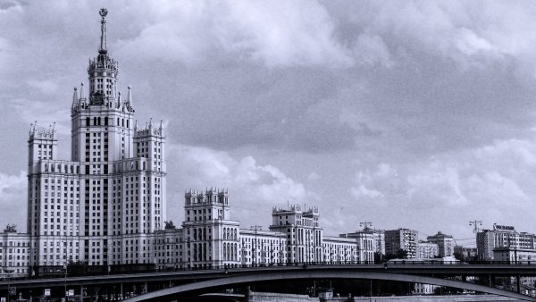 Высотка на Котельнической набережной