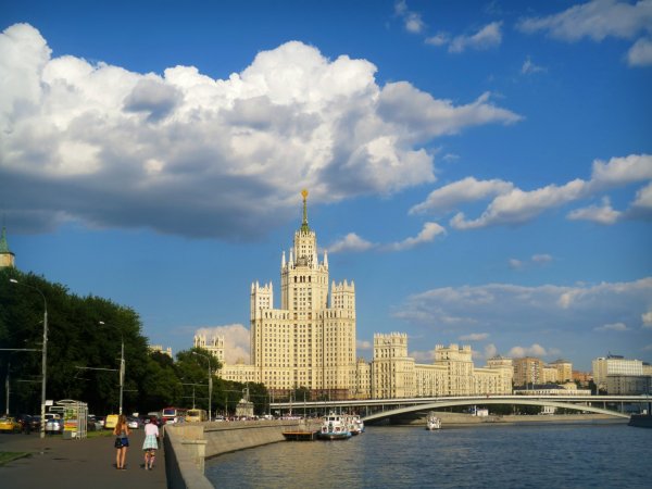 Высотка на Котельнической набережной