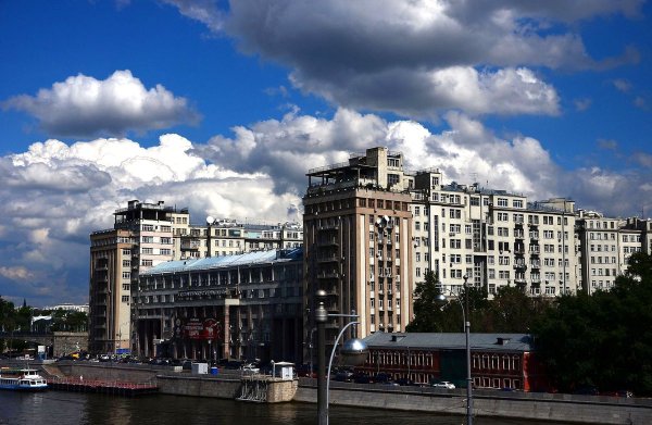 Дом правительства в Москве на Берсеневской набережной
