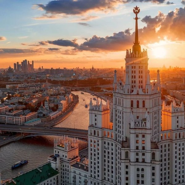 Высотка на Котельнической набережной