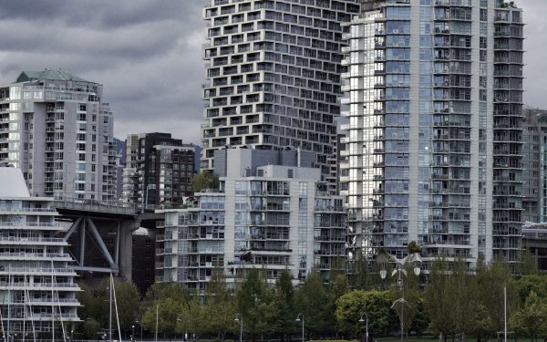 Дом на набережной