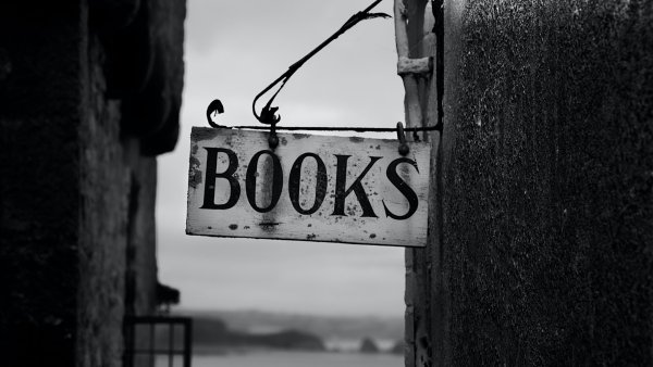 Черно белые надписи