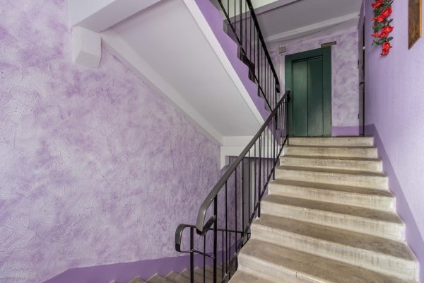 Декоративная штукатурка в подъезде