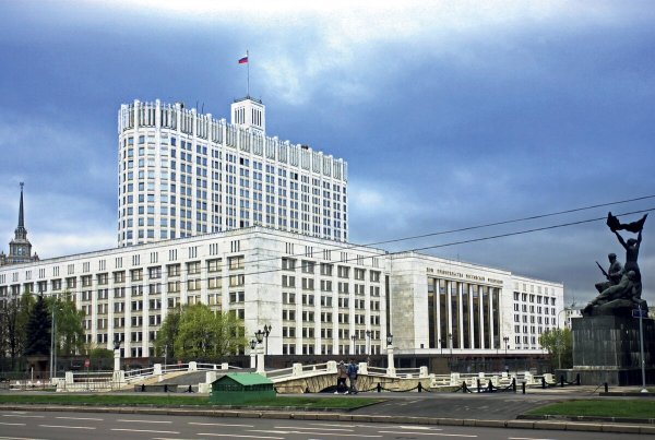 Белый дом (здание правительства РФ В Москве). Архитектор д.н. Чечулин