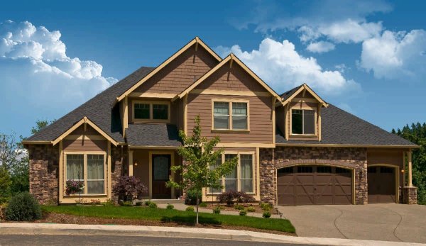 Красивый деревянный дом с гаражом