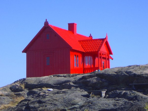 Красный домик