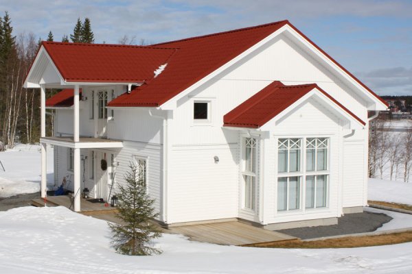 Дом с красной крышей