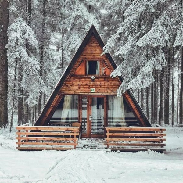 Треугольный домик