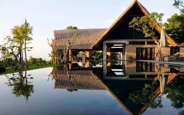 Бали бунгало разрушенный