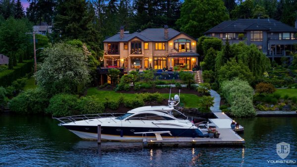 Вилла с яхтой
