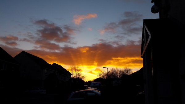 Закат за домами