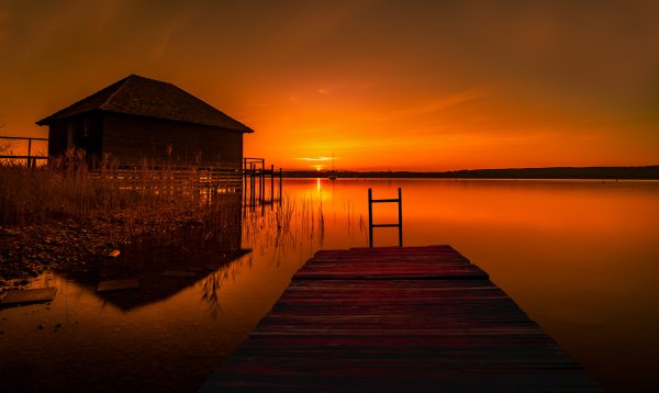 Дом на закате