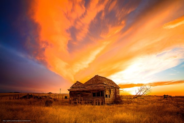 Дом на закате