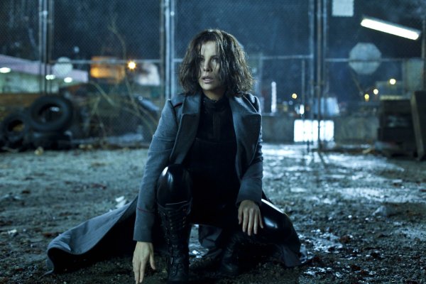 Кейт Бекинсейл другой мир