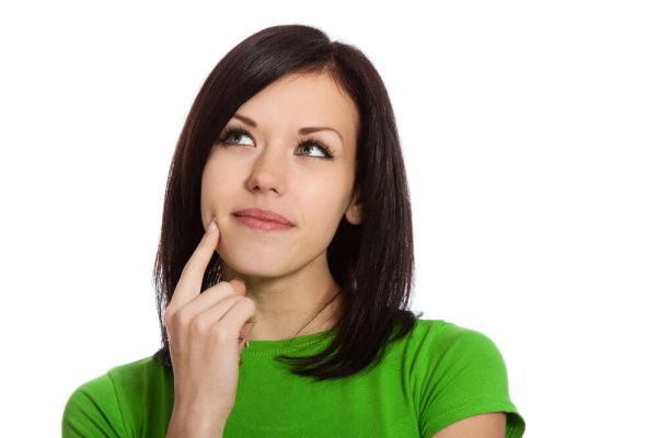 Девушка думает