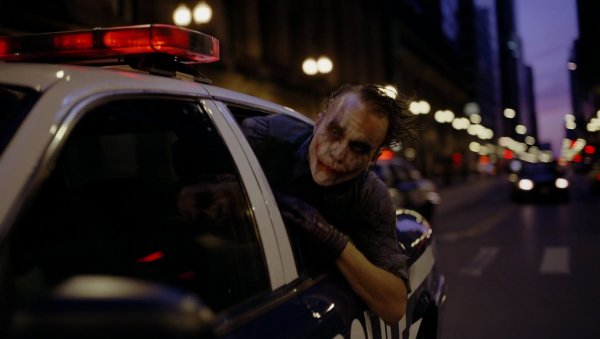 Тёмный рыцарь хит Леджер в полицейской машине