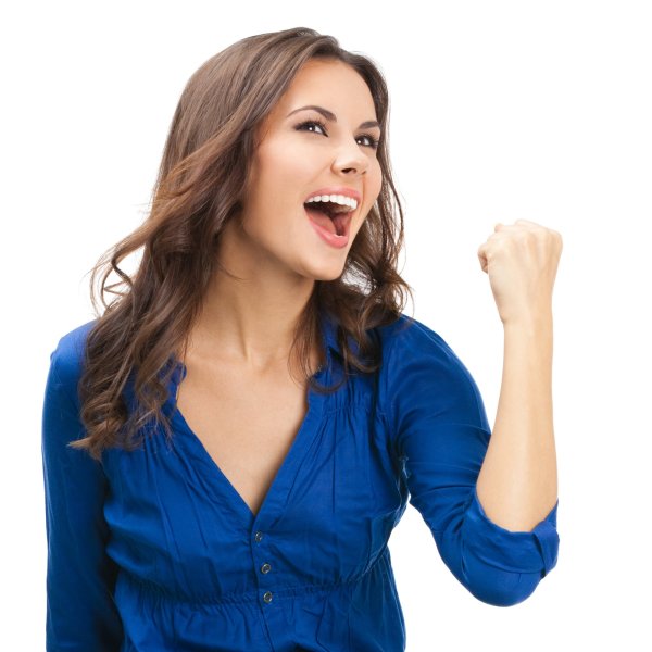 Женщина радуется