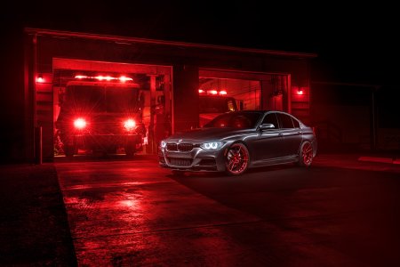 BMW красный неон