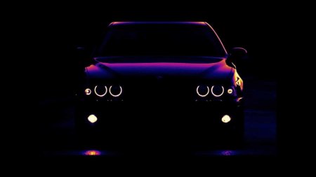 БМВ С неоновыми фарами