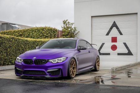 BMW f82 m4 фиолетовая матовая