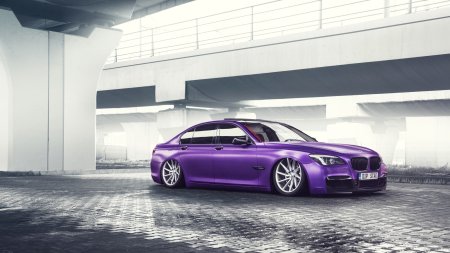 BMW 7 фиолетовая