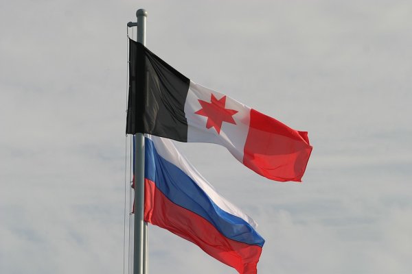 Флаг России и флаг Удмуртии