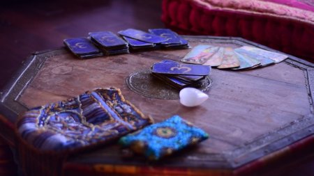 Таролог столик