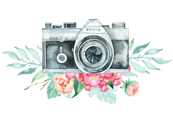 Фотоаппарат на белом фоне