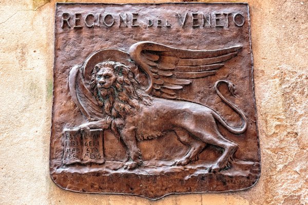 Эмблема Венеции – Лев Святого марка