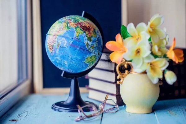 День учителя Глобус и цветы