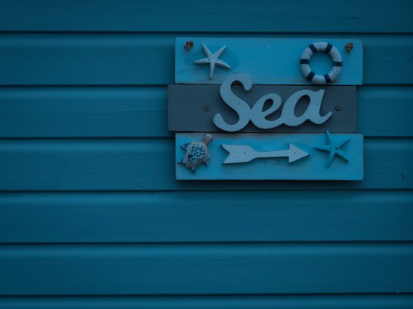 Синяя надпись