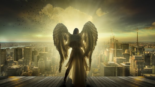 Ангел с крыльями