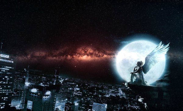 Ангел над ночным городом