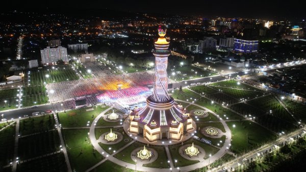 Монумент независимости Таджикистана