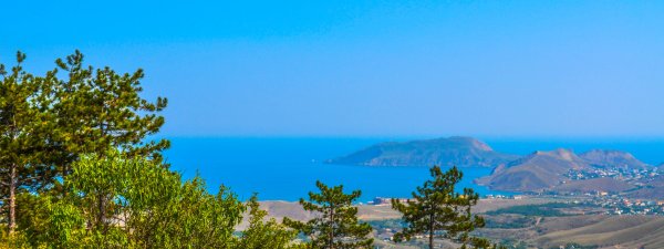 Крым, Феодосия, горы жарко