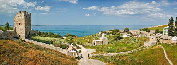 Генуэзская крепость Феодосия панорама