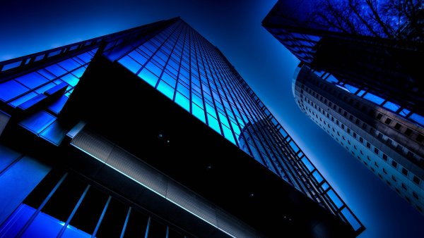 Стеклянное здание