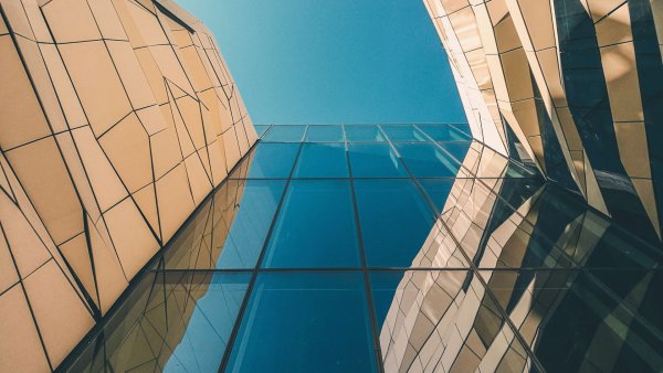 Отражение в стекле